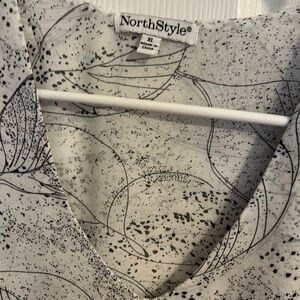 NorthStyle Black and White Blouse with Long Sleeves